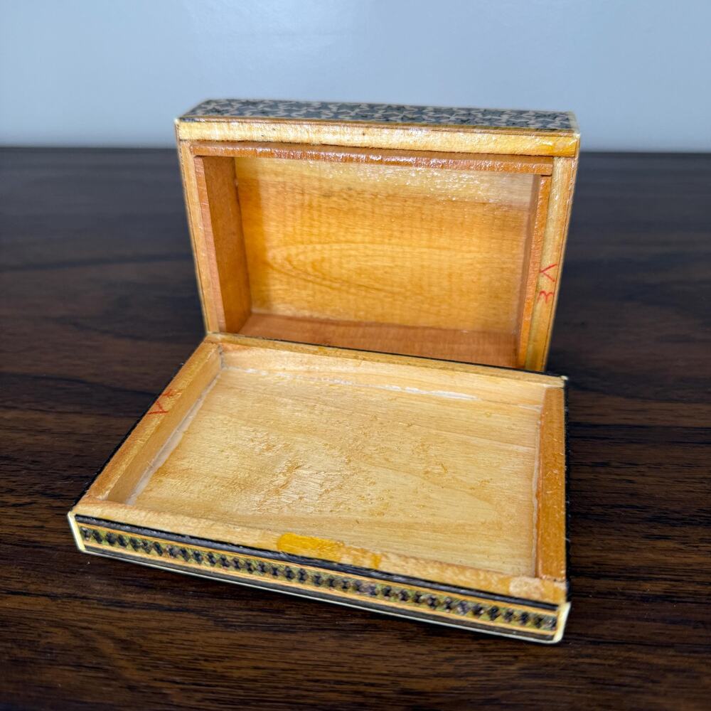 Vintage Peacock Trinket Box Hand Painted Lacquer Floral Inlaid Wood - Picture 10 of 10